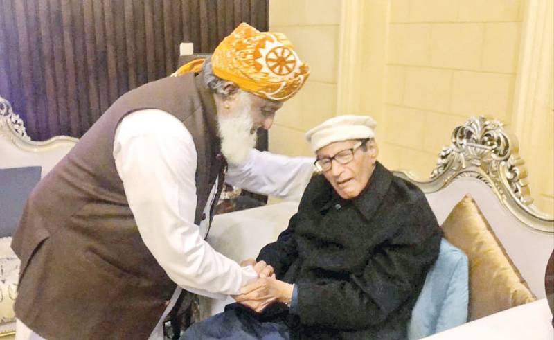 Ch Shujat, Maulana Fazl discuss no-trust move