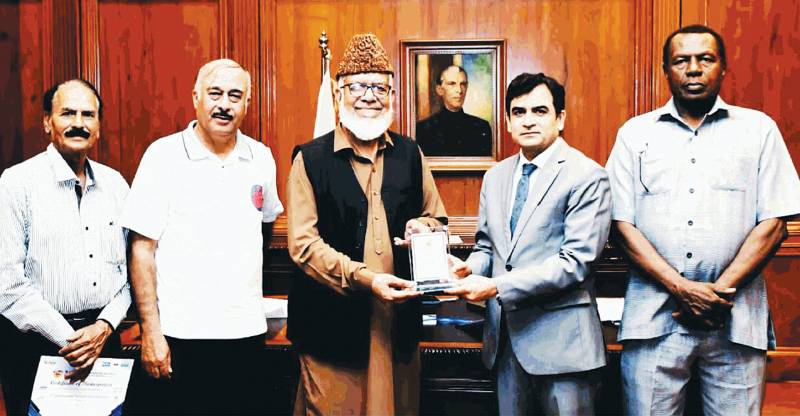 Comissioner Karachi honours sports organizer Ghulam Muhammad