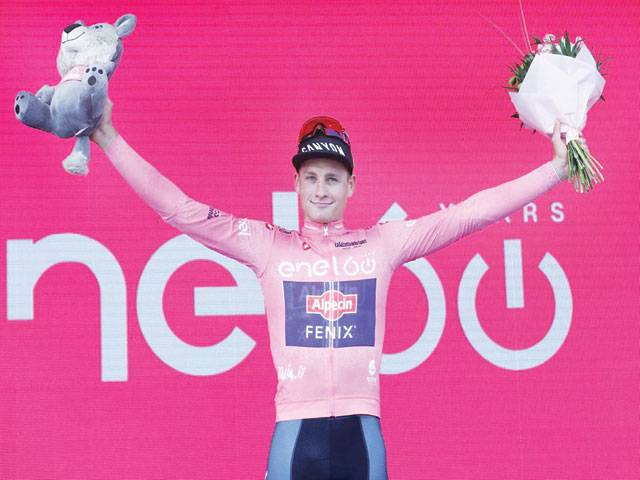 Van der Poel sprints to victory to win first stage of Giro d’Italia