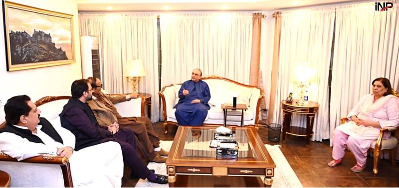 Zardari meets Shujaat, discusses political situation
