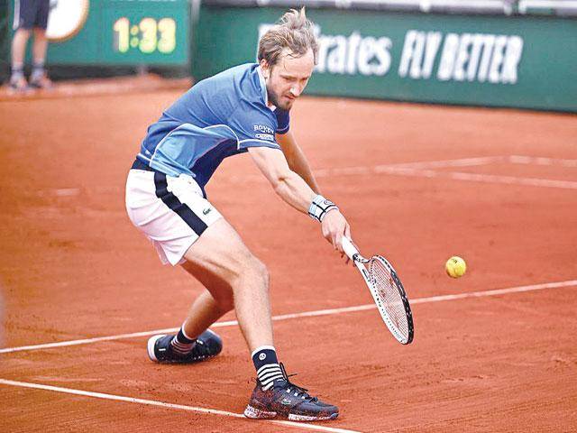 Medvedev cruises past Bagnis to begin Roland Garros campaign