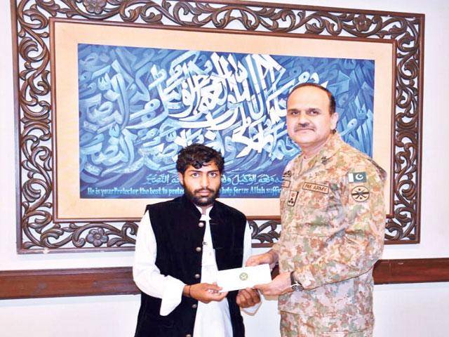 Cash prize for driver Faisal on behalf of COAS General Qamar Javed Bajwa