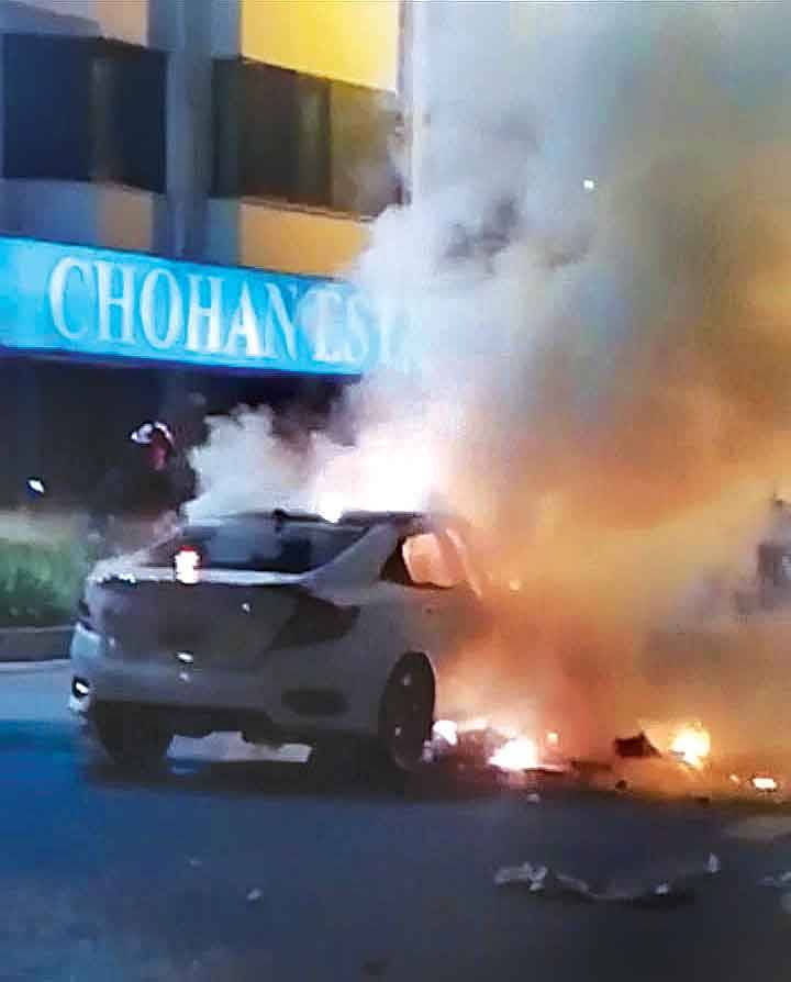 Police arrest man who set his car on fire