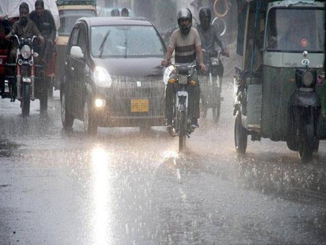 Rain lashes some parts of Karachi