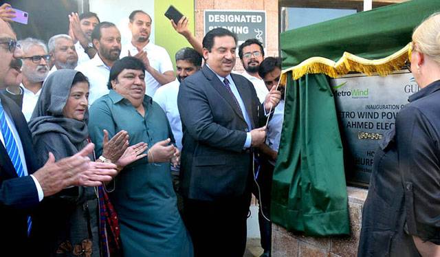Dastgir inaugurates two new wind energy projects in Jhimpir