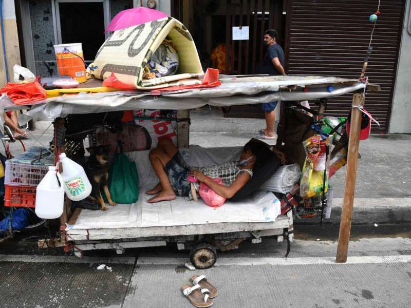 Street life: Manila’s homeless find shelter in pushcarts