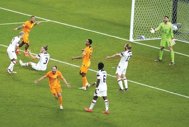Dumfries stars as Netherlands knockout USA to secure quarterfinal spot