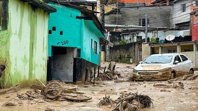 برازیل میں سیلاب اور لینڈ سلائیڈنگ سے کم از کم 36 افراد ہلاک ہو گئے۔
