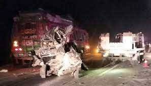 13 passengers die in Rahim Yar Khan highway pileup