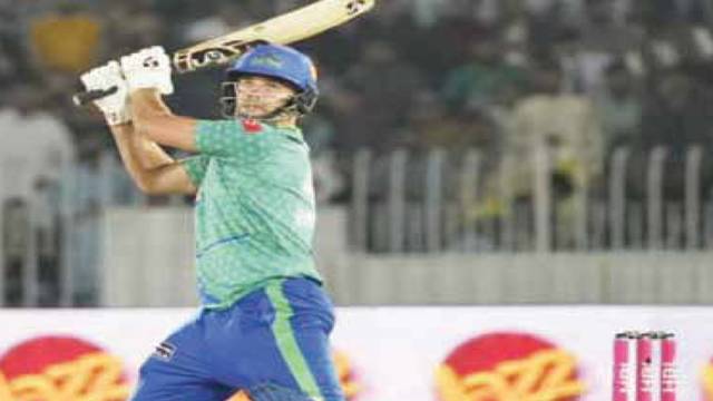 Rossouw carnage takes Sultans into PSL 8 playoffs