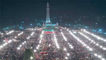 Imran thanks Lahorites for making Minar-e-Pakistan rally a success