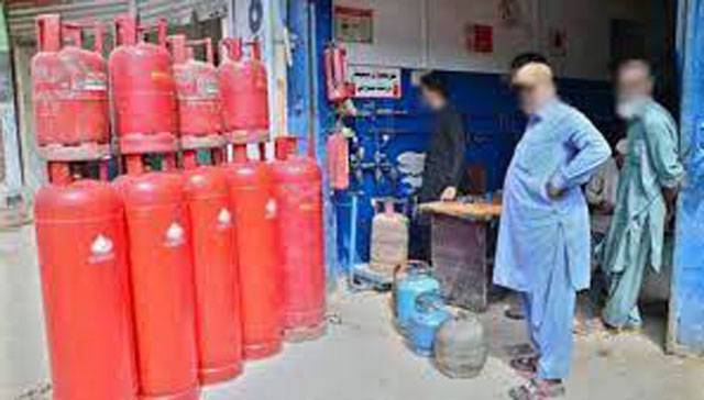 Govt raises price of 11.8kg LPG cylinder by Rs57.7