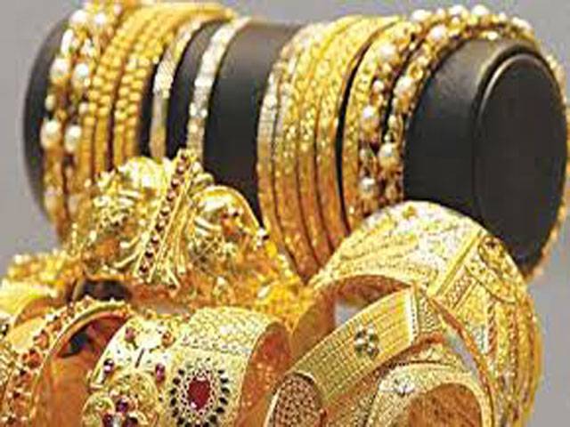 Gold price slumps by Rs1800 per tola