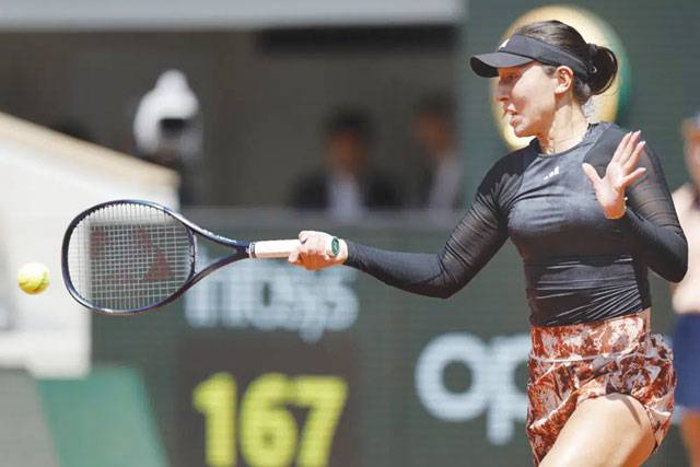 Sabalenka powers into second week, Pegula dumped out of French Open
