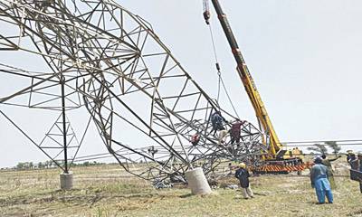 Transmission Tower collapses between Thatta, Sajawal due to strong winds