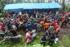 11 hikers dead after Indonesia volcano erupts, dozen still missing