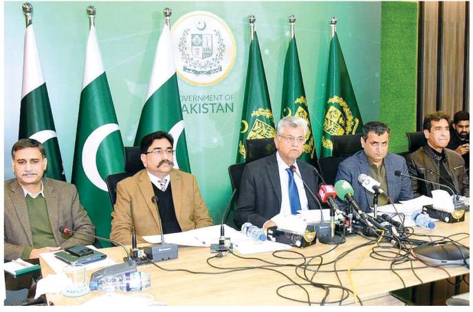 FIA registers 100 inquiries against journalists, politicians as per law: Solangi
