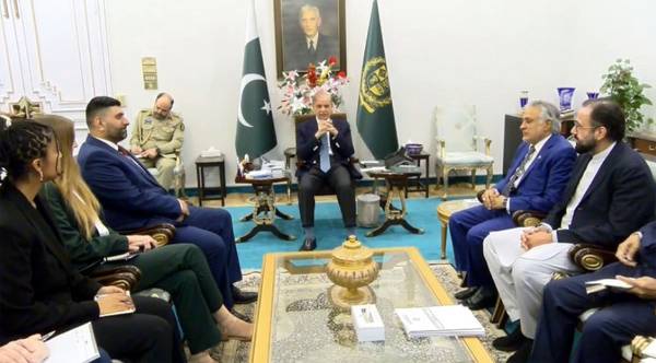 UK eyes £10b trade target, commits to stronger investment in Pakistan