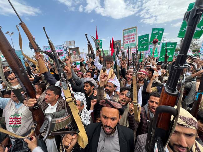 Israel attacks Yemeni ports, warns that Houthi leader could be target