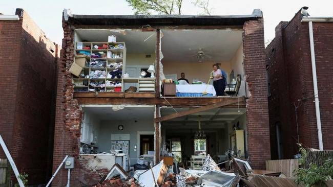 At least 21 dead after tornadoes sweep through US Midwest