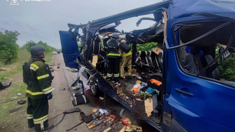 Nine killed in Russian attack on bus in northern Ukraine
