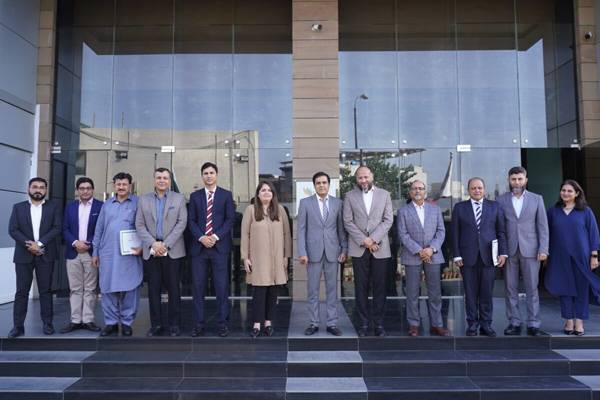 Member Wafaqi Mohtasib visits KE head office, directs company to continue empathetic behaviour
