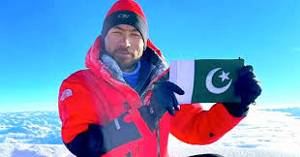 Sirbaz Khan successfully summits 8,586m Mount Kangchenjunga without oxygen