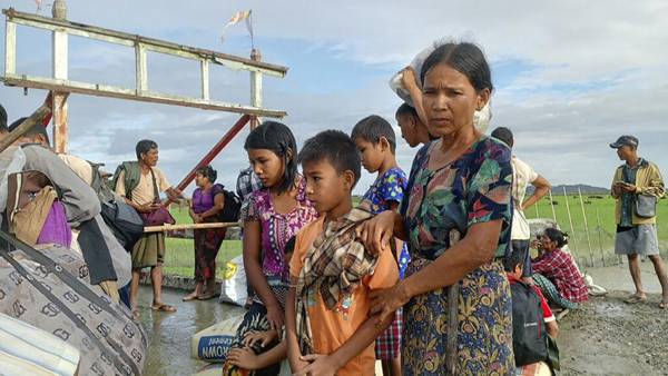 Desperate Myanmar villagers scavenge for food as hunger bites