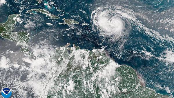 Erin rapidly intensifies to category five hurricane