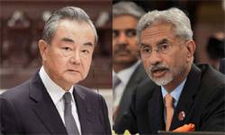 Indian FM stresses on border peace in talks with Chinese counterpart