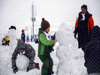 Japanese city makes 1,585 snowmen 