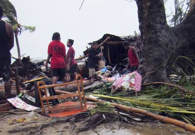 Huge Pacific cyclone  devastates Vanuatu, 8 dead