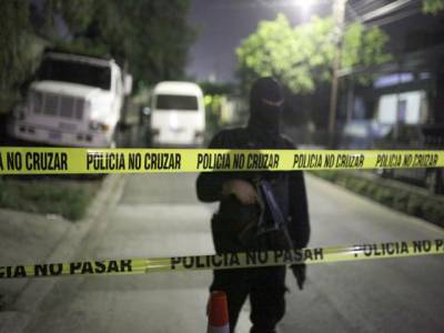El Salvador prison gang violence kills 14