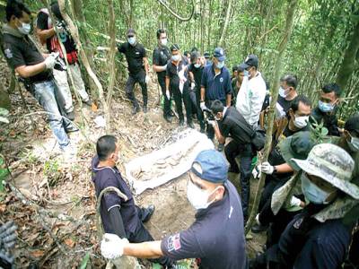 Malaysia finds mass graves of 24 trafficking victims