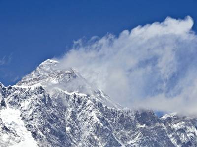 Climber dies on Everest, two others missing
