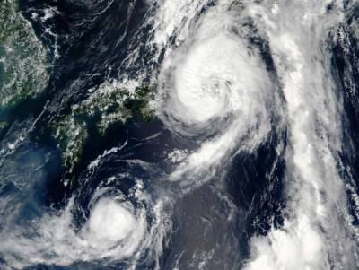 Hundreds of flights grounded as typhoon strikes near Tokyo