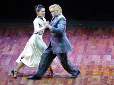 Argentine dancers win stage category in world tango contest