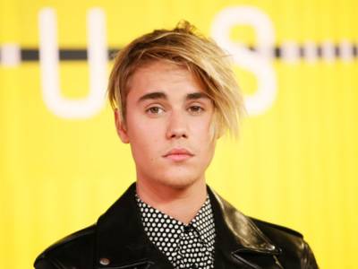 Fan pays for Bieber’s subway meal after credit card declined