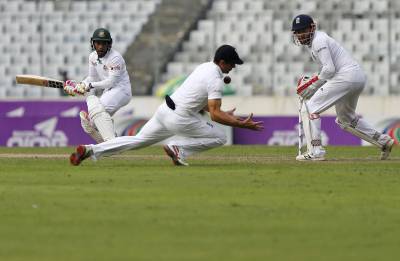England stutter after Bangladesh collapse