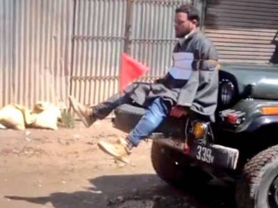 Indian army officer who tied a Kashmiri to jeep awarded