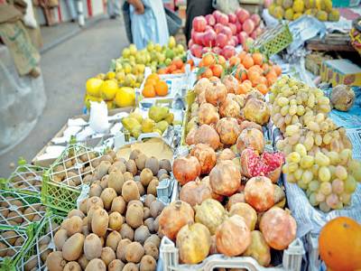 Fruit vendors overcharging due to non-display of rate lists