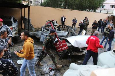 Car bomb wounds Hamas official in south Lebanon