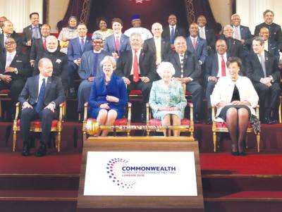 Queen backs son as next head of Commonwealth