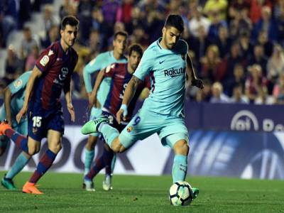 Barcelona's unbeaten season ended by five-star Levante