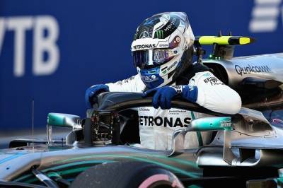 Bottas upstages Hamilton to take Russian GP pole