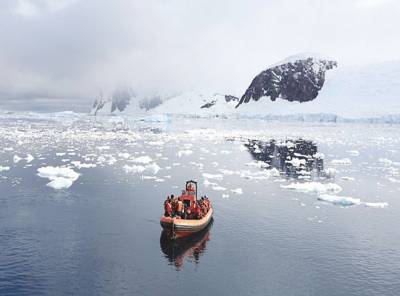 Antarctica loses record amount of ice