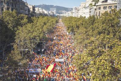 Tens of thousands march in Barcelona urging Spanish unity