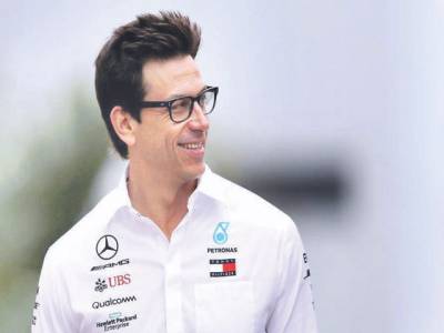 Mercedes F1 boss Wolff takes a stake in Aston Martin