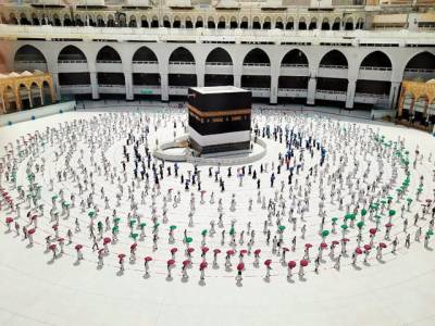 Hundreds begin Hajj as virus halts millions to reach Makkah