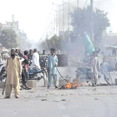 TLP continues protest, blocks roads in twin cities with no police action